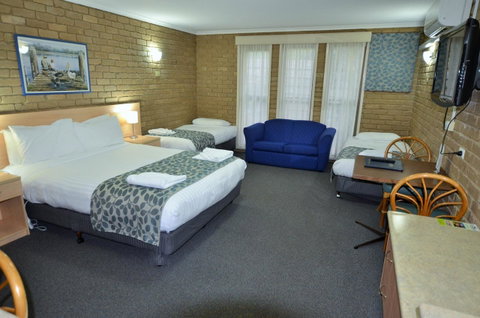 Tropicana Motor Inn - Australian Destinations 9