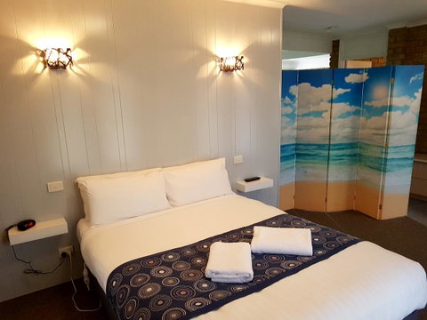 Tropicana Motor Inn - Australian Destinations 2