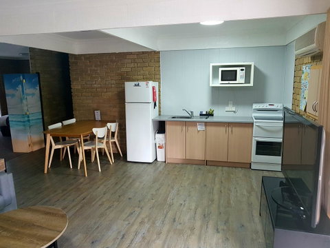 Tropicana Motor Inn - Australian Destinations 32