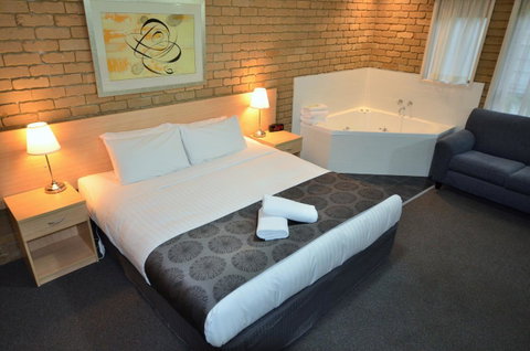 Tropicana Motor Inn - Australian Destinations 5