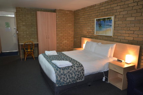 Tropicana Motor Inn - Australian Destinations 4