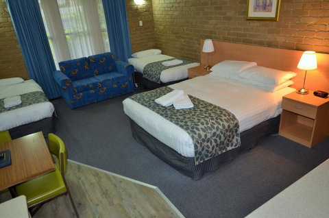 Tropicana Motor Inn - Australian Destinations 7