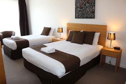 Bairnsdale International - Australian Destinations 12