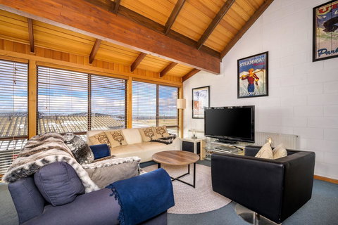 FOUNTAINS 3, Mount Hotham - Australian Destinations 0