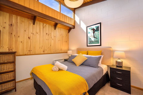 FOUNTAINS 3, Mount Hotham - Australian Destinations 4