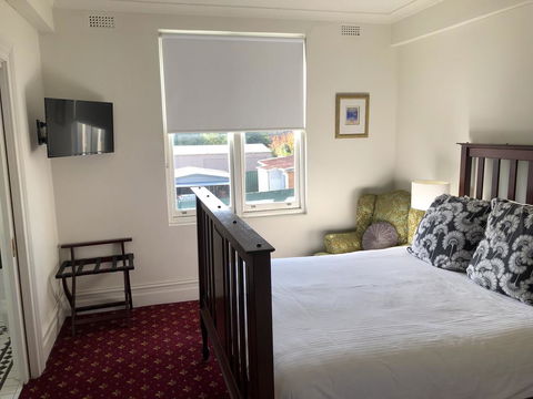 The Corner Hotel Alexandra - Australian Destinations 1