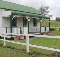 The Dollhouse Cottage - Australian Destinations