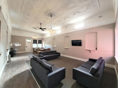 The Royal Hotel - Australian Destinations 2
