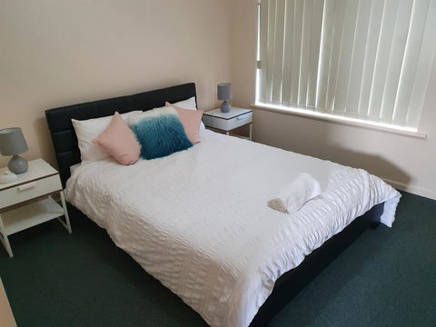 Value 2 Bed Villa Close To QEH + Airport + City + Beach - Australian Destinations 0