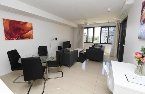 WATERFRONT DARWIN TROPICAL DELIGHT - Australian Destinations 1