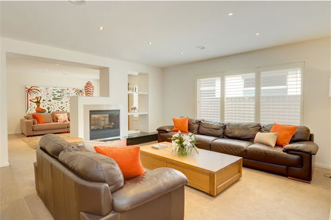 Newington Lakehouse - Australian Destinations 13