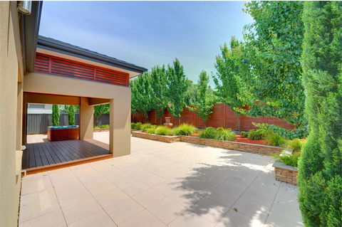 Newington Lakehouse - Australian Destinations 11