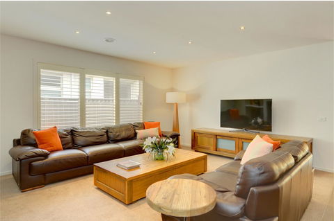 Newington Lakehouse - Australian Destinations 9