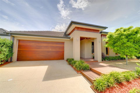 Newington Lakehouse - Australian Destinations 0