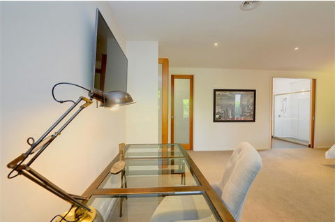 Newington Lakehouse - Australian Destinations 7
