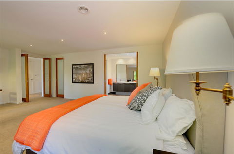 Newington Lakehouse - Australian Destinations 4