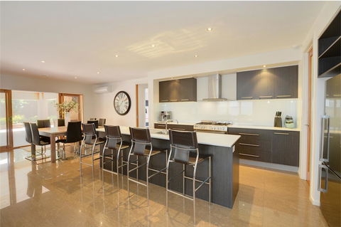 Newington Lakehouse - Australian Destinations 5