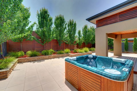Newington Lakehouse - Australian Destinations 19