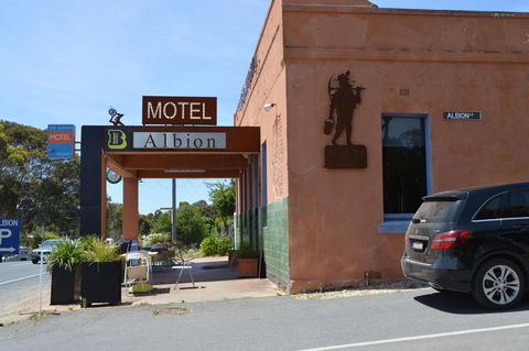 The Albion Motel Castlemaine - Australian Destinations 6