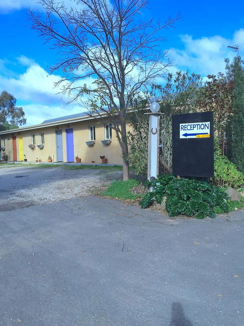 The Albion Motel Castlemaine - Australian Destinations 5
