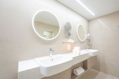 Pacific Hotel Cairns - Australian Destinations 24