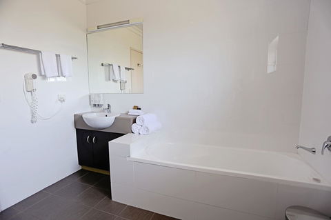 Drovers Motor Inn - Australian Destinations 12