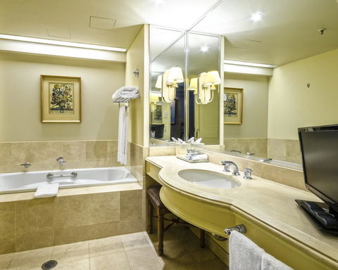 Stamford Plaza Brisbane - Australian Destinations 10