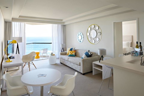 QT Gold Coast - Australian Destinations 7