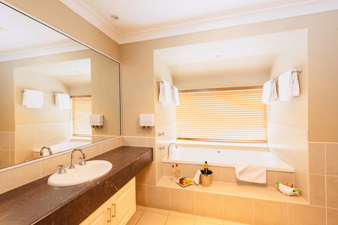 Ambassador On Ruthven - Australian Destinations 8