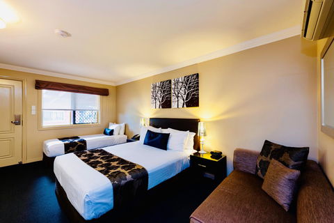 Ambassador On Ruthven - Australian Destinations 44