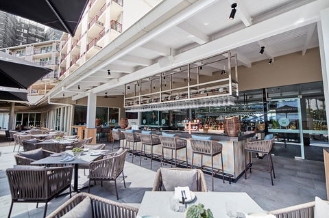 Novotel Cairns Oasis Resort - Australian Destinations 12
