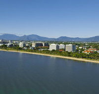 Holiday Inn Cairns Harbourside - Australian Destinations