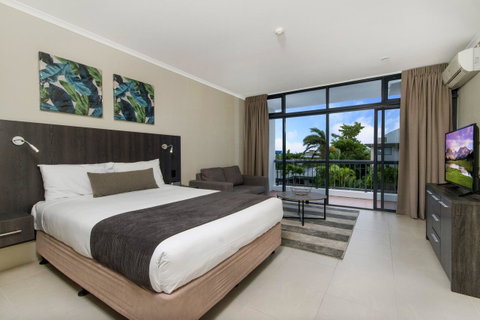 Sunshine Tower Hotel - Australian Destinations 1