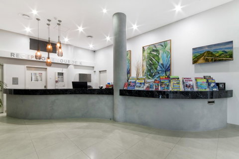 Sunshine Tower Hotel - Australian Destinations 24