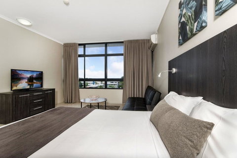 Sunshine Tower Hotel - Australian Destinations 9