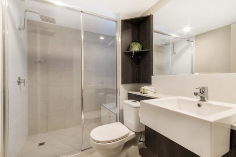 Sunshine Tower Hotel - Australian Destinations 7