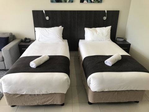 Sunshine Tower Hotel - Australian Destinations 6