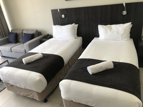 Sunshine Tower Hotel - Australian Destinations 10