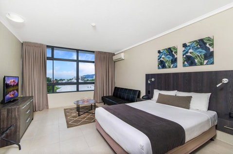 Sunshine Tower Hotel - Australian Destinations 5