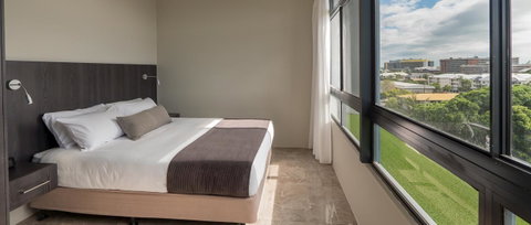 Sunshine Tower Hotel - Australian Destinations 19