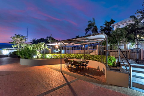 Sunshine Tower Hotel - Australian Destinations 15