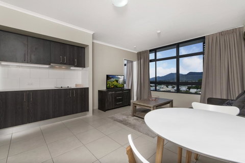 Sunshine Tower Hotel - Australian Destinations 20