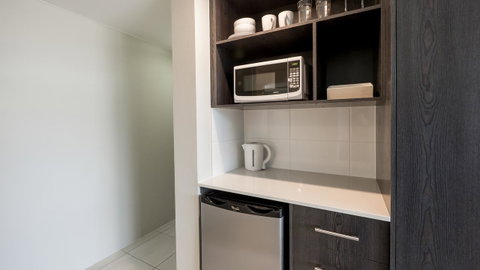 Sunshine Tower Hotel - Australian Destinations 8