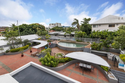 Sunshine Tower Hotel - Australian Destinations 17