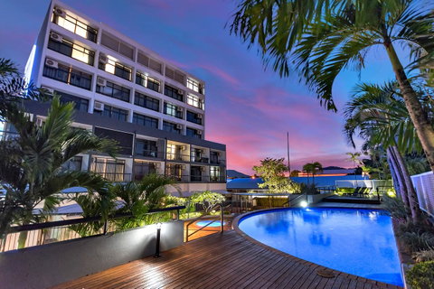 Sunshine Tower Hotel - Australian Destinations 0