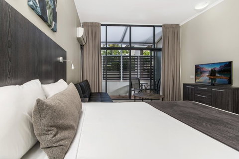 Sunshine Tower Hotel - Australian Destinations 18