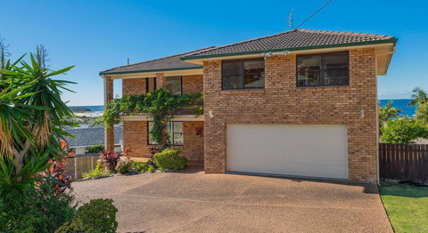 Waves @ Caves - Australian Destinations 0