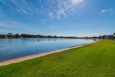 West Lakes Townhouse - Australian Destinations 3