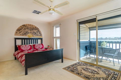 West Lakes Townhouse - Australian Destinations 0