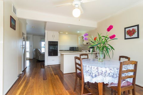 West Lakes Townhouse - Australian Destinations 2